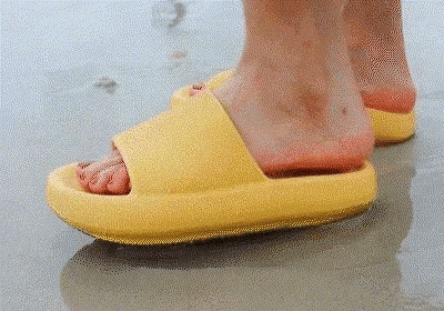 High quality Women Thick Slippers Indoor Home Eva Soft Sole Pillow Slides Sandals Woman Summer Non Slip Beach Flip Flops New